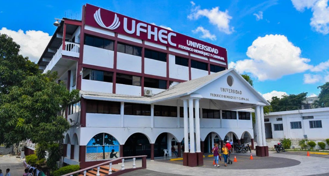 UFHEC presenta 21 proyectos de investigación enfocados en salud, innovación y desarrollo sostenible en RD