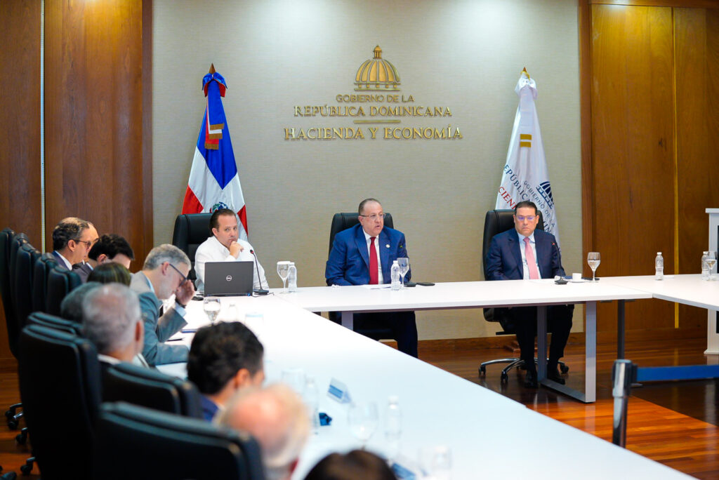 Gobierno activa diálogo con sectores productivos para establecer acuerdo conjunto frente a crisis en Irán - Noticias de hoy en República Dominicana | De Último Minuto