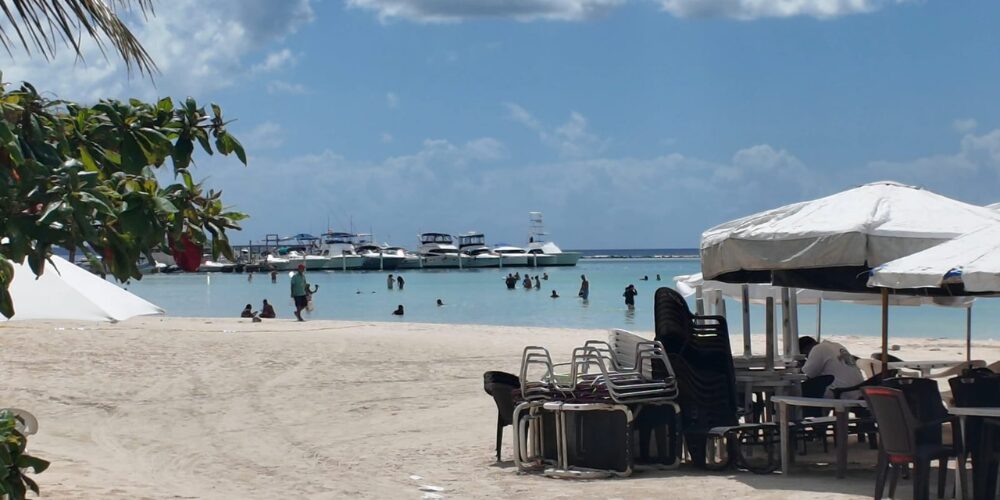 Semana Santa arranca más lenta en Boca Chica que en años anteriores, afirman vendedores