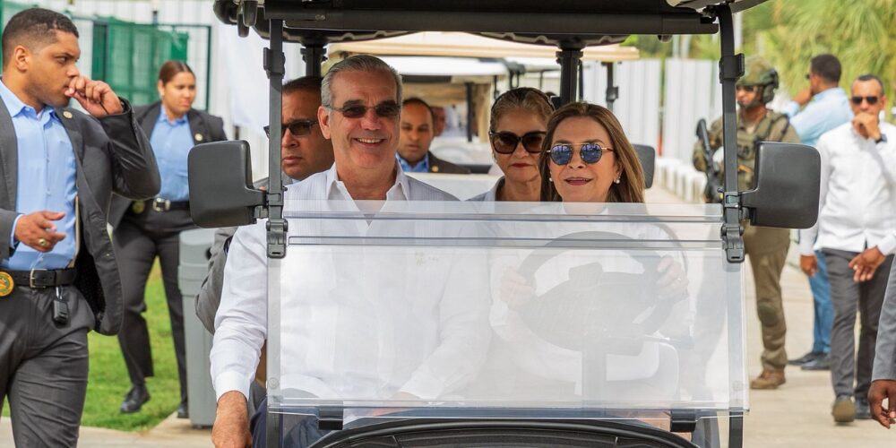 Presidente Abinader y alcaldesa Carolina Mejía inauguran Malecón Deportivo