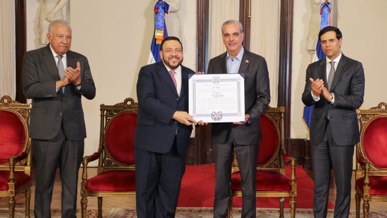 Abinader condecora de manera póstuma al expresidente Ulises Francisco Espaillat