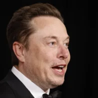 Elon Musk, el hombre más rico del mundo, dice que fue «un tonto» al financiar a OpenAI