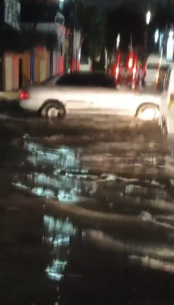 Intensas lluvias provocan inundaciones urbanas en el Gran Santo Domingo y DN, este miércoles - Noticias de hoy en República Dominicana | De Último Minuto
