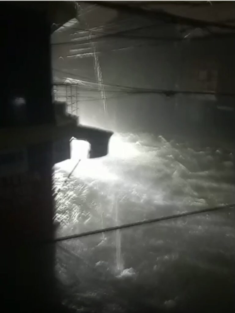 Intensas lluvias provocan inundaciones urbanas en el Gran Santo Domingo y DN, este miércoles - Noticias de hoy en República Dominicana | De Último Minuto