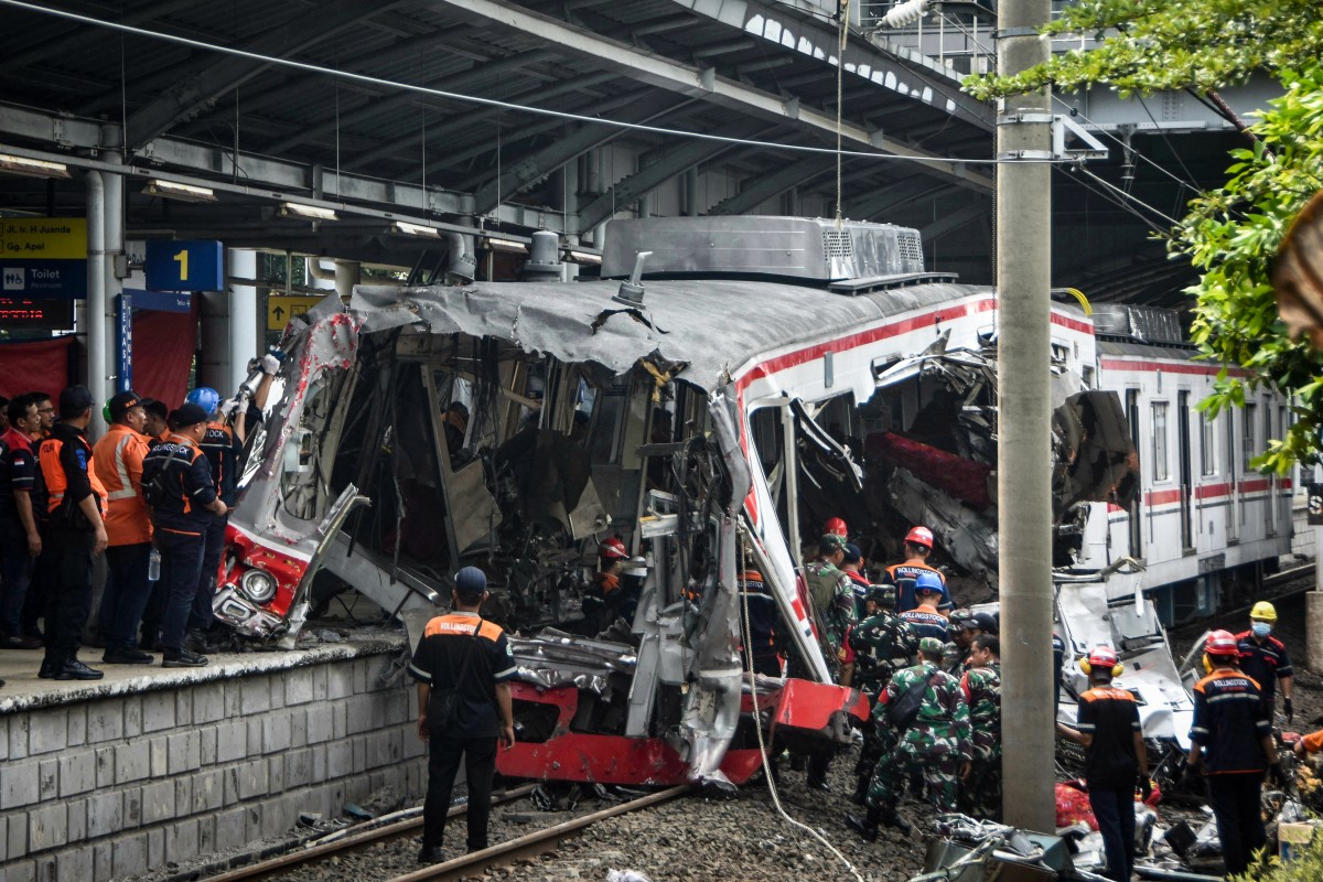 Sube a 16 la cifra de víctimas mortales en el choque de trenes de Indonesia, todas mujeres - Noticias de hoy en República Dominicana | De Último Minuto