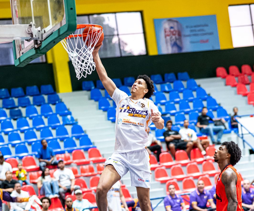 Héroes de Moca arrollan a Leones de Santo Domingo con dominio total