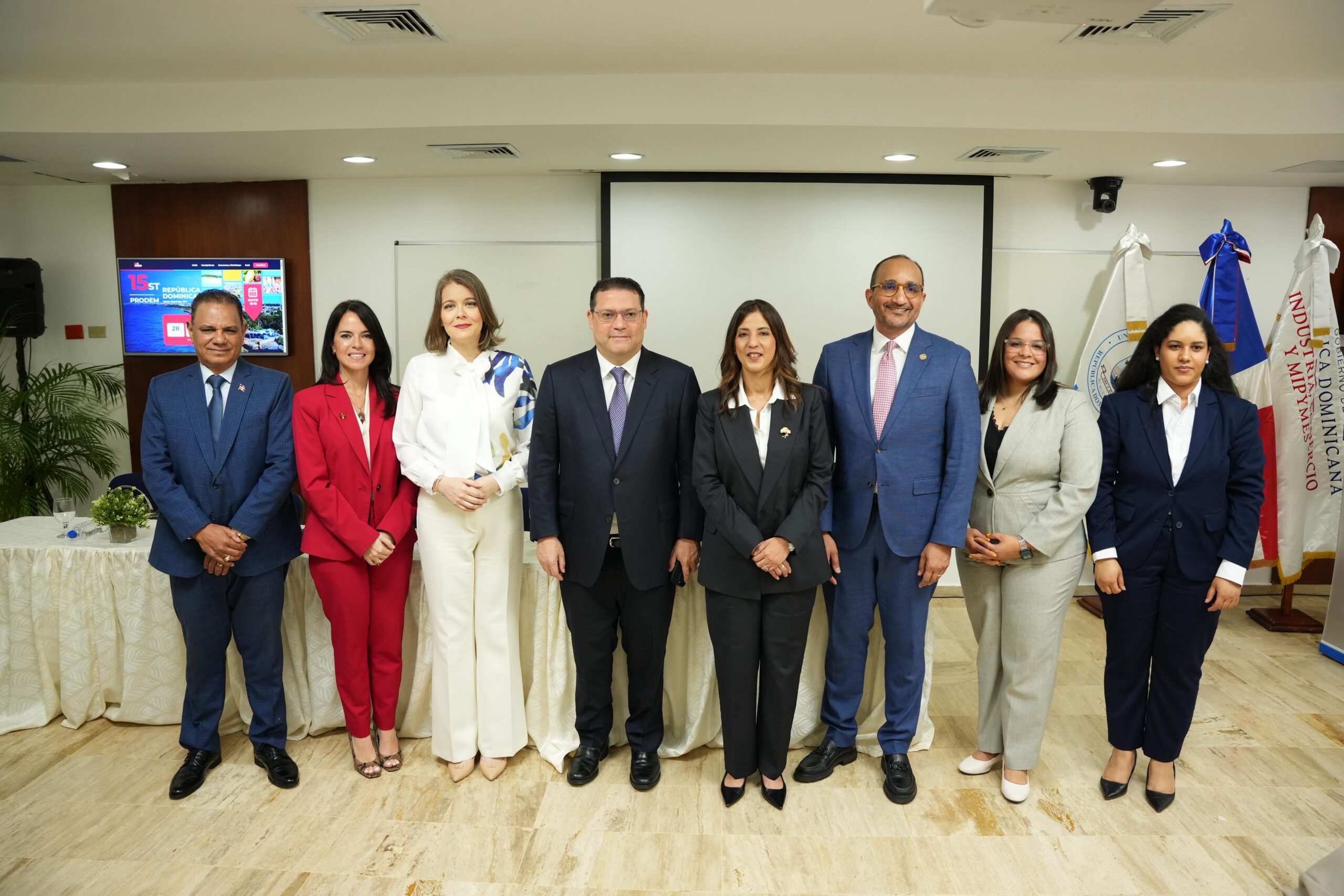 Jorge Morales, Joanna Bonelly, Aída Mencía Ripley, Yayo Sanz Lovaton, Madelin Martinez Odile Camilo, Leandro Feliz y Nayensky Concepcion