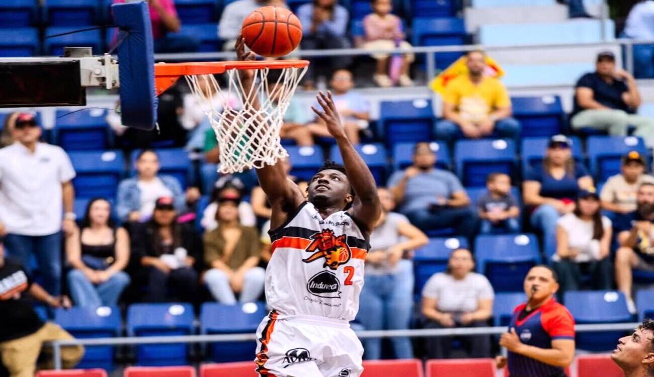 Keith Williams lidera remontada y da triunfo a Reales sobre Leones en tiempo extra - Noticias de hoy en República Dominicana | De Último Minuto