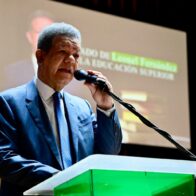Leonel Fernández cuestiona posible fusión del MESCyT con el Minerd y propone modernización de la UASD