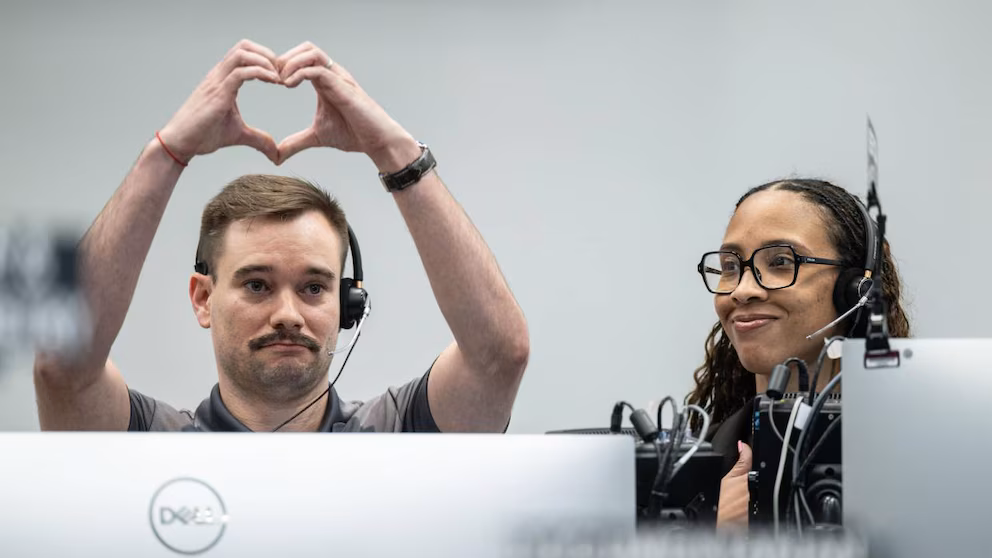 Un astronauta de Artemis II le declaró su amor a su esposa desde la Luna y conmovió al mundo | 8 | Un astronauta de Artemis II le declaró su amor a su esposa desde la Luna y conmovió al mundo - Noticias de hoy en República Dominicana | De Último Minuto