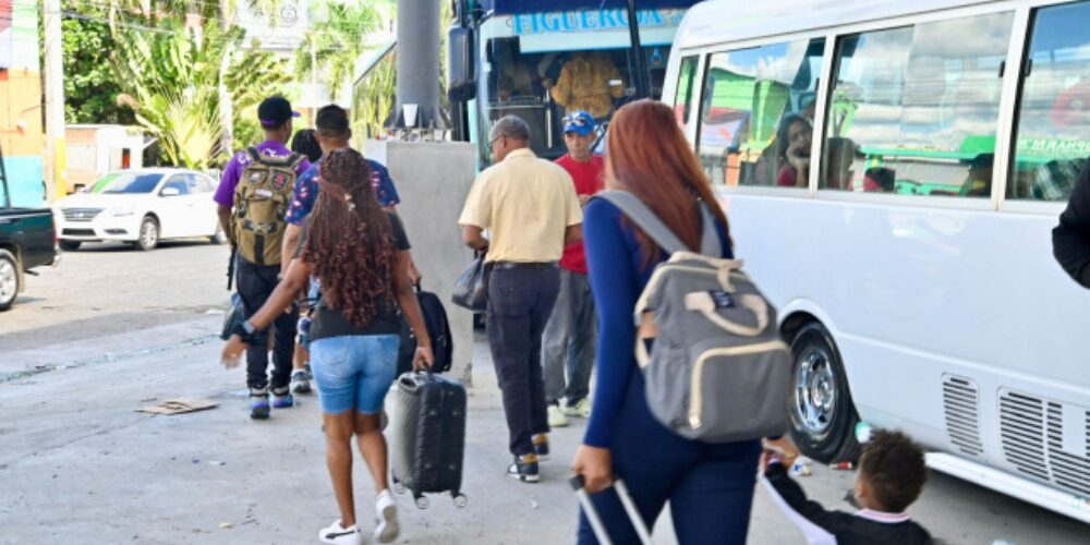 Transportistas reportan bajo flujo de pasajeros este Miércoles Santo y esperan aumento en las próximas horas