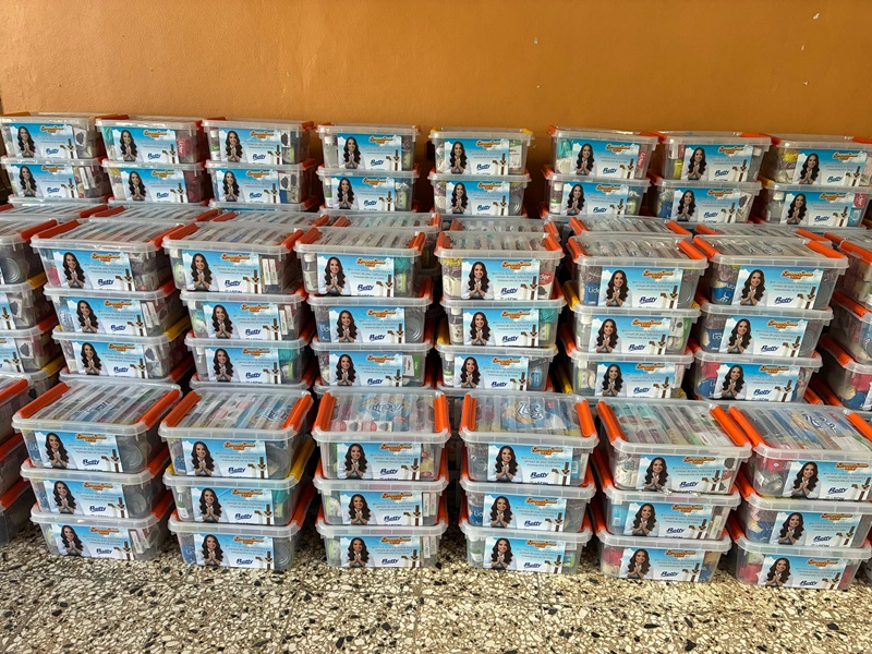 Alcaldesa Betty Gerónimo entrega 4,000 kits de habichuelas con dulce a familias de SDN