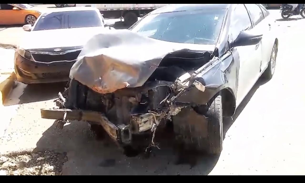 Aparatoso choque entre dos vehículos deja un herido en la autopista Joaquín Balaguer de Santiago