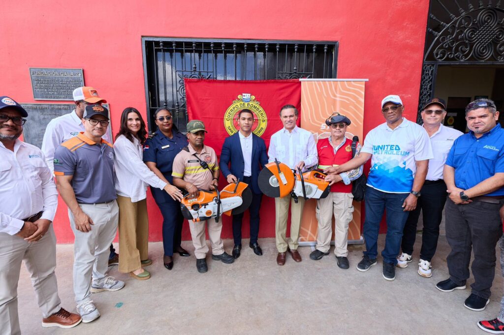 United Petroleum dona equipos a bomberos del Este y supera 132 entregas en el país - Noticias de hoy en República Dominicana | De Último Minuto