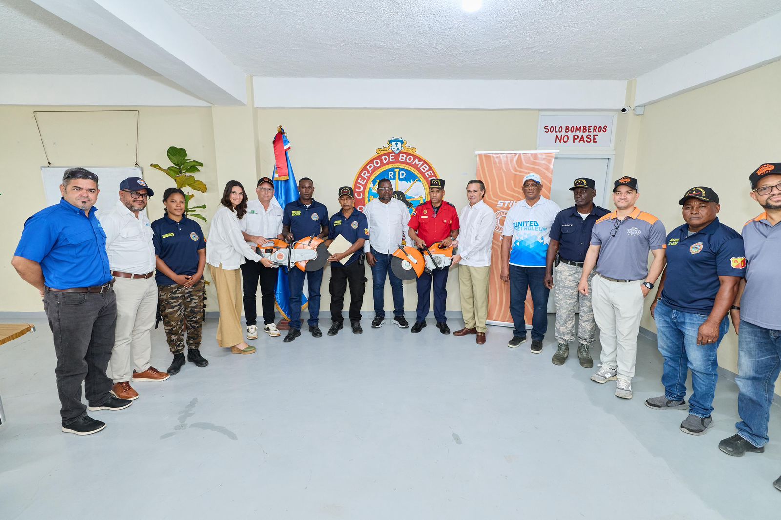 United Petroleum dona equipos a bomberos del Este y supera 132 entregas en el país