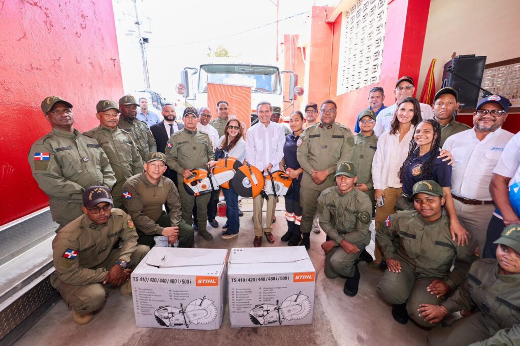 United Petroleum dona equipos a bomberos del Este y supera 132 entregas en el país - Noticias de hoy en República Dominicana | De Último Minuto