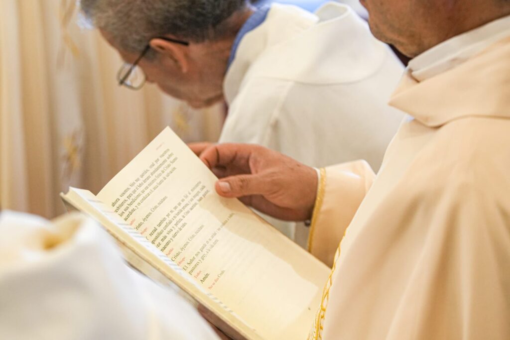 Celebran Misa Crismal en la Catedral Primada de América presidida por arzobispo Carlos Tomás Morel Durán - Noticias de hoy en República Dominicana | De Último Minuto