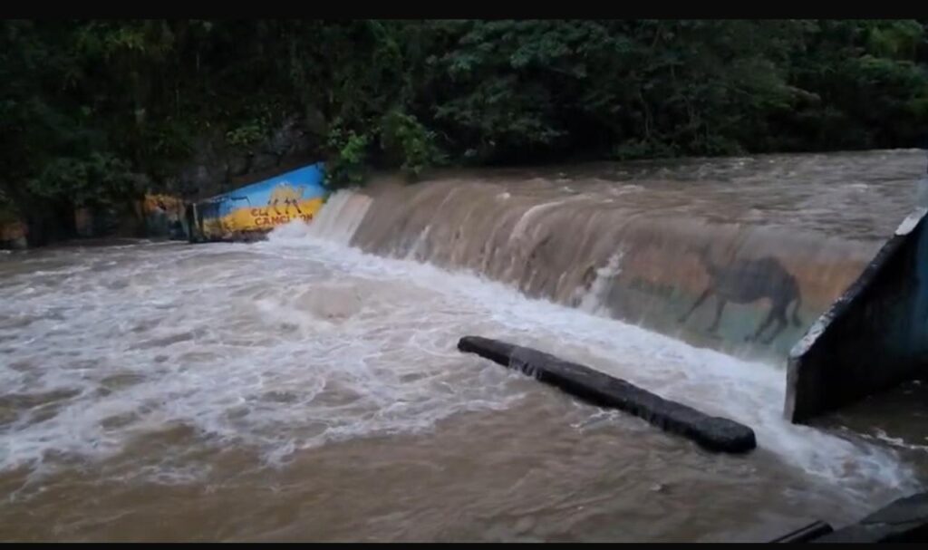 Cierran balnearios en Monseñor Nouel por lluvias asociadas a vaguada - Noticias de hoy en República Dominicana | De Último Minuto