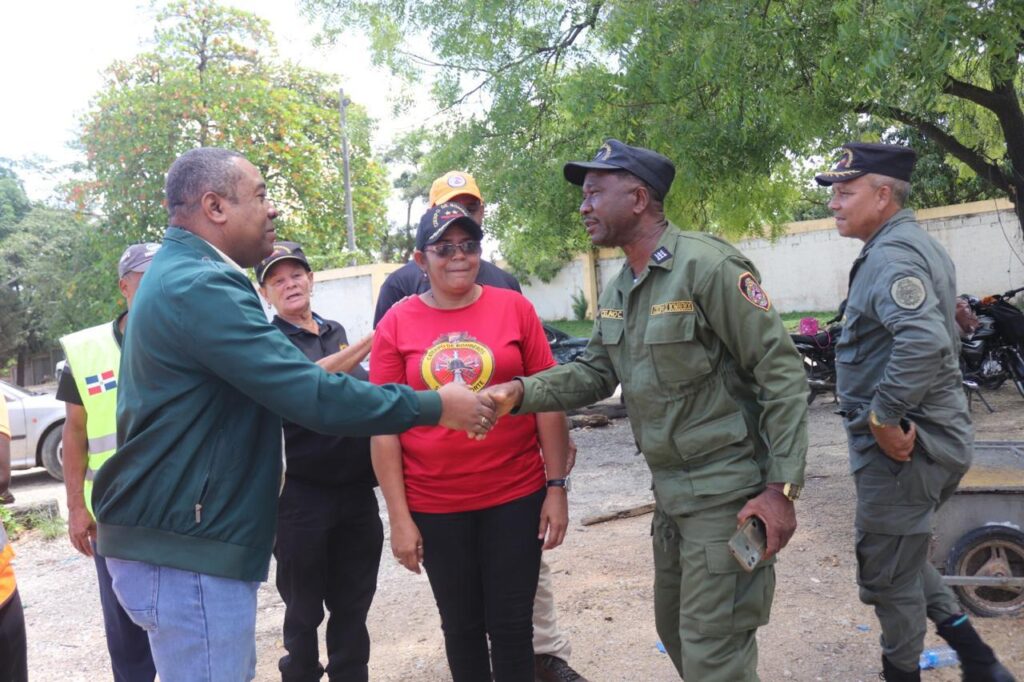 Cooperativista Algenis Chávez comparte y entrega kit de alimentos y otros enceres a socorristas SS 2026 | 4 | “Esto no es un trabajo, me llena el alma”: Rosa Elena Veras y la vocación que sostiene a la Cruz Roja desde el 2000