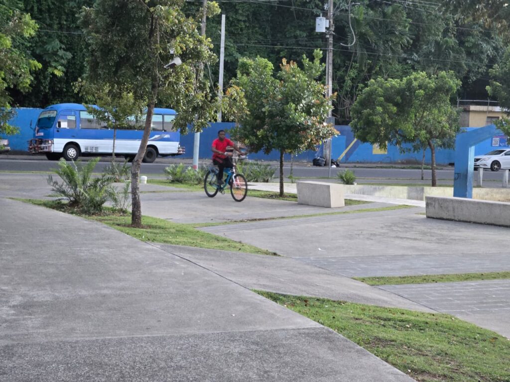 Comercios permanecen cerrados y avenidas despejadas durante el Viernes Santo 2026 | 3 | Comercios permanecen cerrados y avenidas despejadas durante el Viernes Santo 2026 - Noticias de hoy en República Dominicana | De Último Minuto