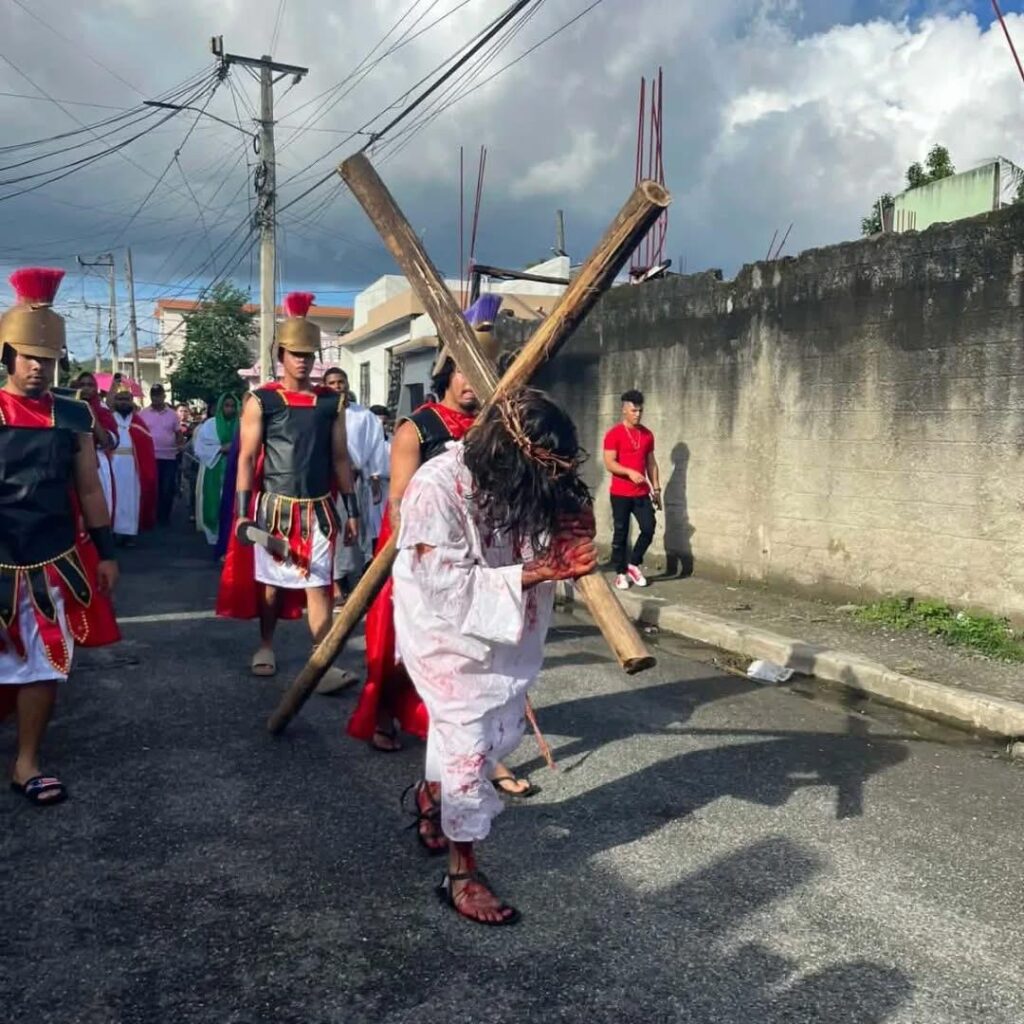 Conmovedora dramatización de la Pasión de Cristo impacta a fieles en Bonao - Noticias de hoy en República Dominicana | De Último Minuto