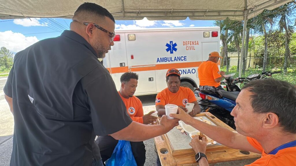 Consejo Ecoturístico y Oficina Senatorial de Bonao entregan apoyo alimenticio a organismos de socorro durante Semana Santa