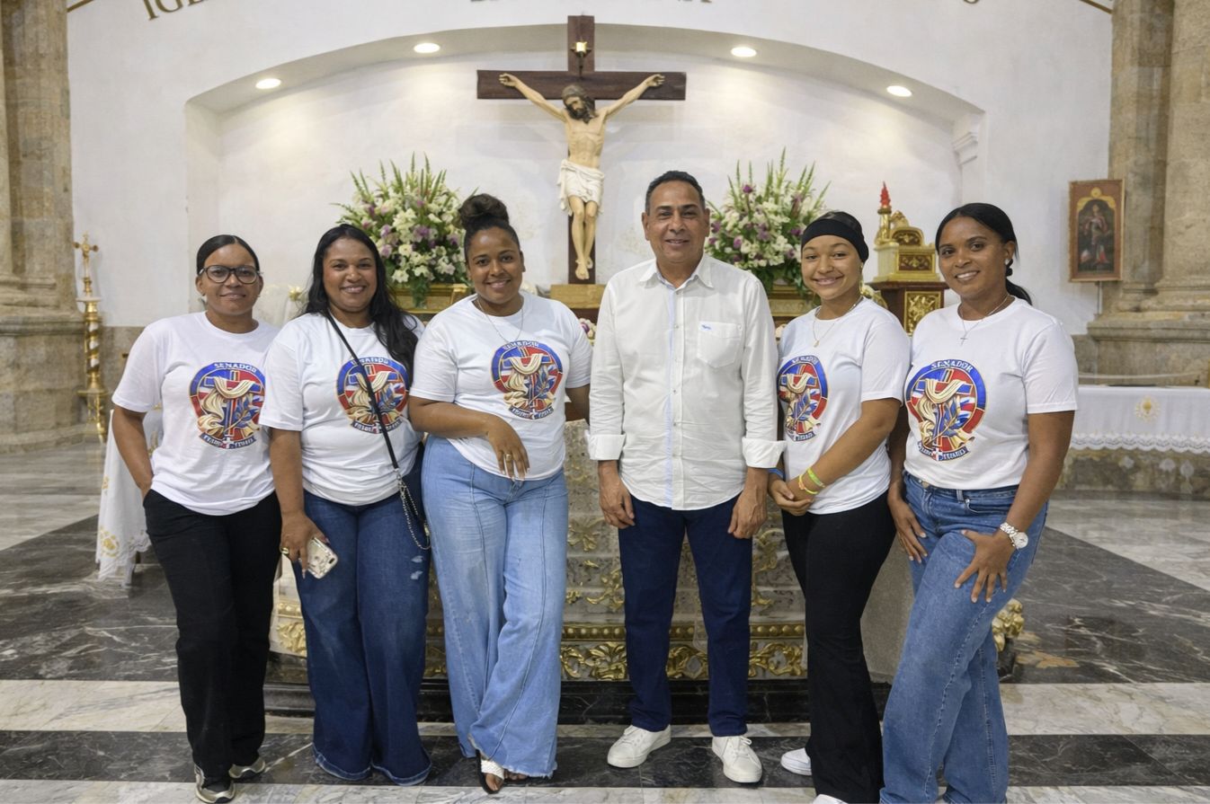 Senador Pedro Tineo comparte tradición y fe con comunidades de Monte Plata en Semana Santa 2026