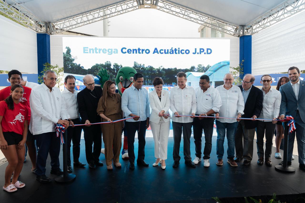 Ministro Ito Bisonó entrega Centro Acuático del Centro Olímpico y anuncia su certificación internacional