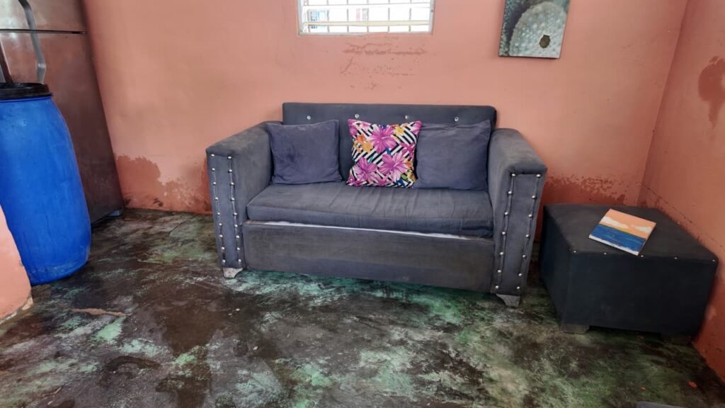 Residentes de Los Girasoles I claman por soluciones tras inundaciones productos del desbordamiento de cañada - Noticias de hoy en República Dominicana | De Último Minuto