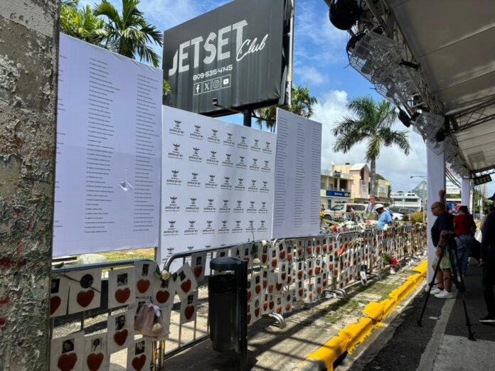 Persisten actos de recuerdo en la “zona cero” del Jet Set tras cese de lluvias; mantienen montaje para misa