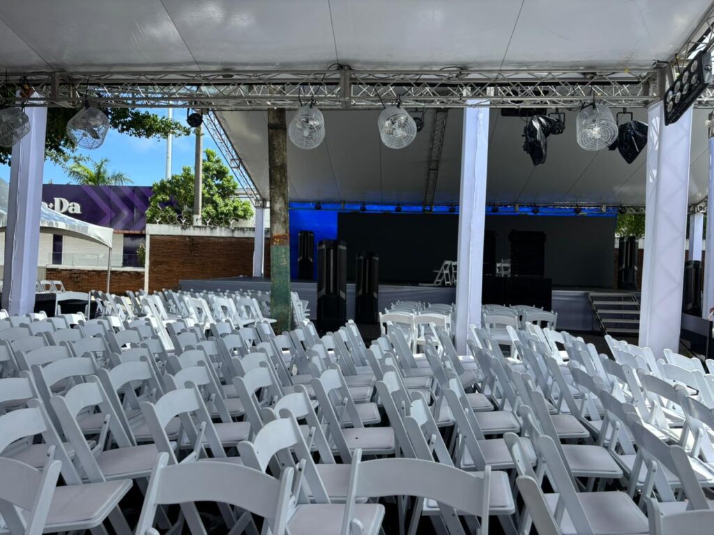 Persisten actos de recuerdo en la “zona cero” del Jet Set tras cese de lluvias; mantienen montaje para misa - Noticias de hoy en República Dominicana | De Último Minuto