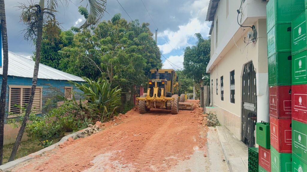 El Limón avanza: Alcaldía y proyecto Amares continúan mejorando caminos y carreteras - Noticias de hoy en República Dominicana | De Último Minuto