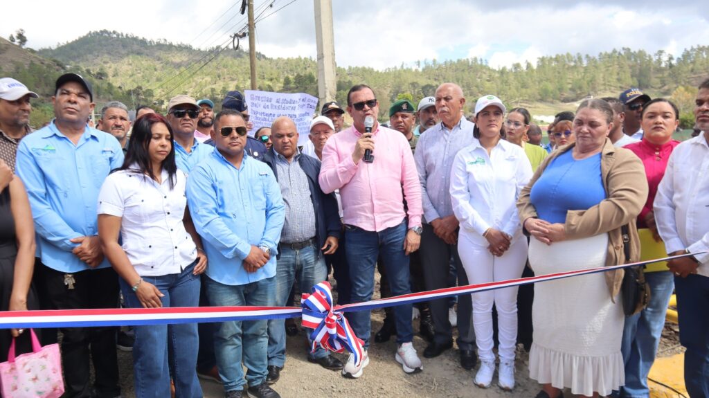 Alcaldía y Concejo de Regidores de Constanza inauguran puente sobre el río Pantuflas en el Barrio Puerto Rico - Noticias de hoy en República Dominicana | De Último Minuto