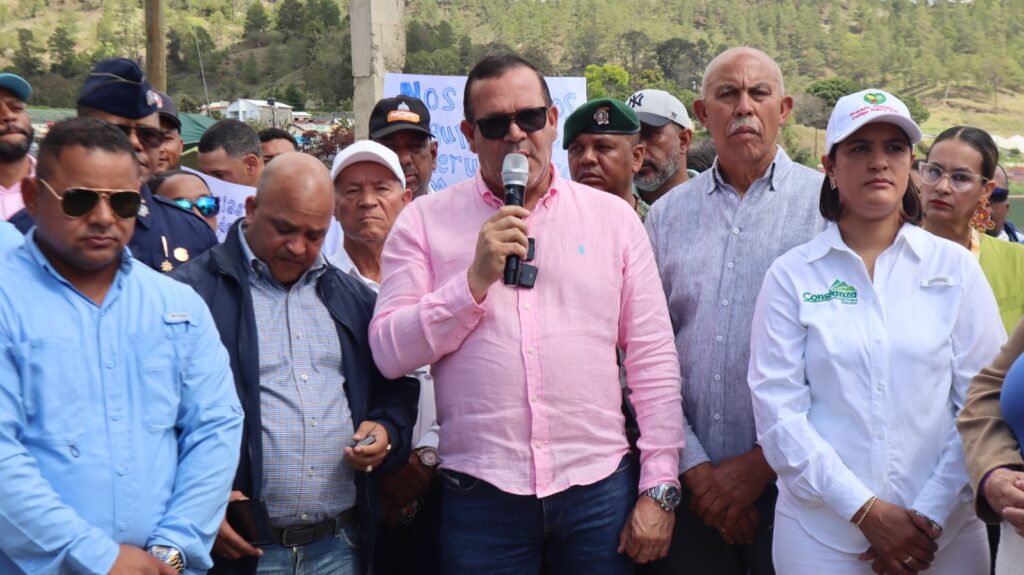 Alcaldía y Concejo de Regidores de Constanza inauguran puente sobre el río Pantuflas en el Barrio Puerto Rico - Noticias de hoy en República Dominicana | De Último Minuto
