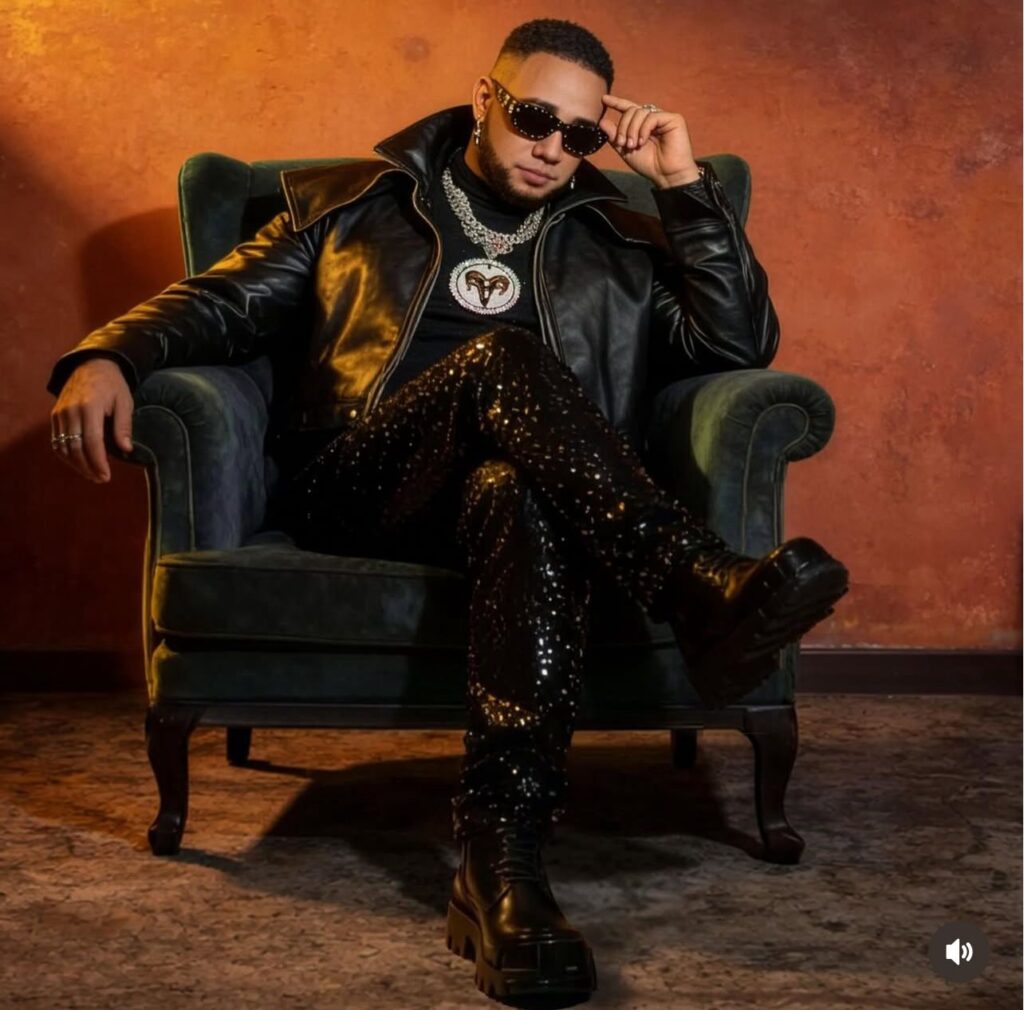 Elvis Martínez llevará su bachata romántica al Parque Central de Santiago este 4 de julio - Noticias de hoy en República Dominicana | De Último Minuto