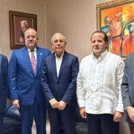Delegación del Gobierno llega a la Casa Presidencial del PLD para abordar crisis global