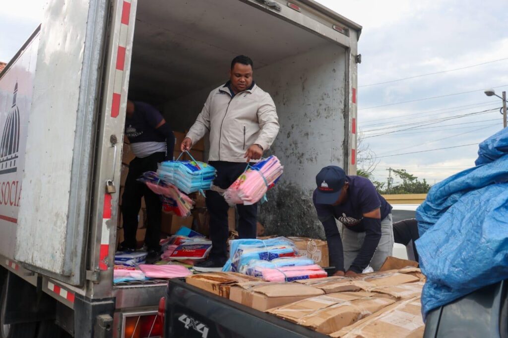 Diputado Aldo Adón lleva asistencia a familias afectadas por lluvias en Nuevo Amanecer - Noticias de hoy en República Dominicana | De Último Minuto