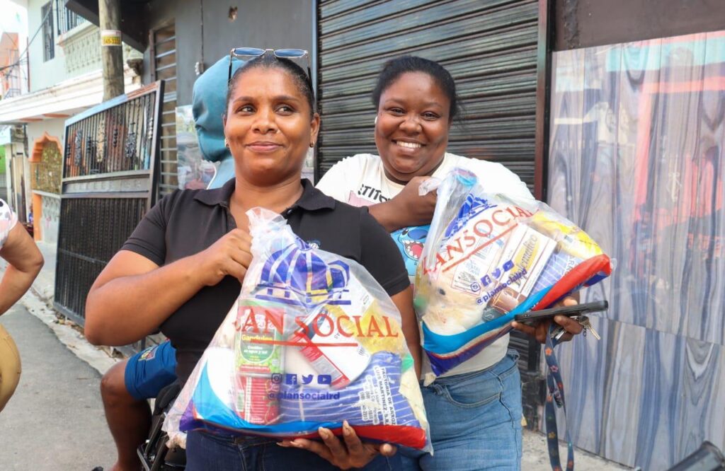 Diputado Aldo Adón lleva asistencia a familias afectadas por lluvias en Nuevo Amanecer - Noticias de hoy en República Dominicana | De Último Minuto