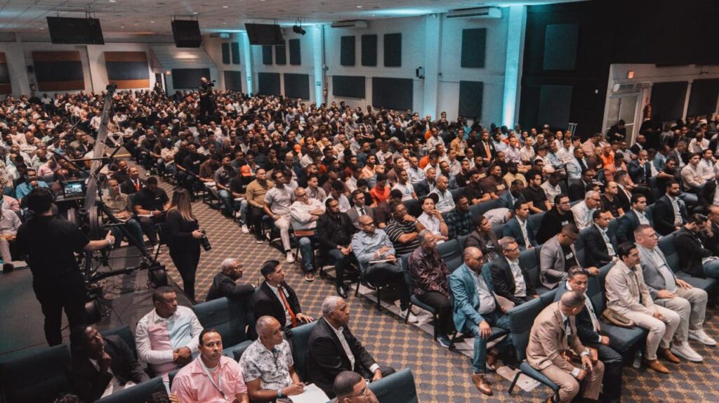 Más de 1,300 hombres participan en “Hombres de Impacto 2026” para fortalecer su rol en la sociedad - Noticias de hoy en República Dominicana | De Último Minuto