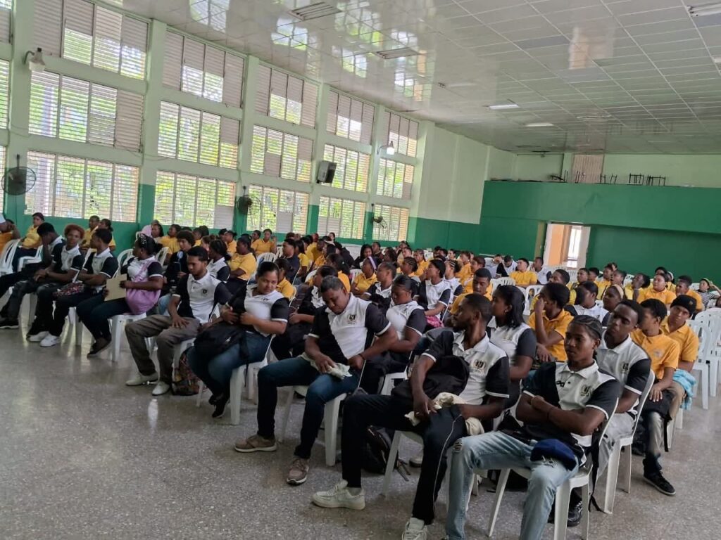 Regional 03 realiza jornada sobre alfabetización digital ante la inteligencia artificial en PREPARA Sarah Ortiz - Noticias de hoy en República Dominicana | De Último Minuto