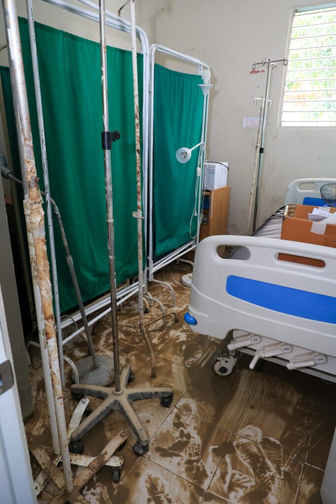 SNS interviene hospital de Monte Llanos en Puerto Plata tras inundaciones y garantiza continuidad de servicios