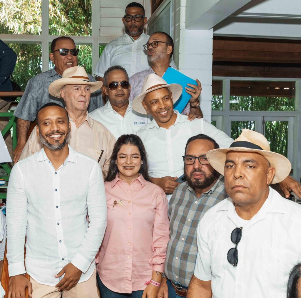 Carolina recibe respaldo del PRM en Monseñor Nouel encabezado por Héctor Acosta y Norberto Ortiz