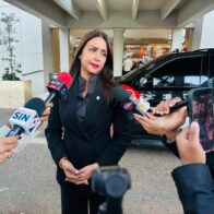 Selinée Méndez, entre lágrimas, despide a Carlos Bautista y resalta su legado humano y profesional