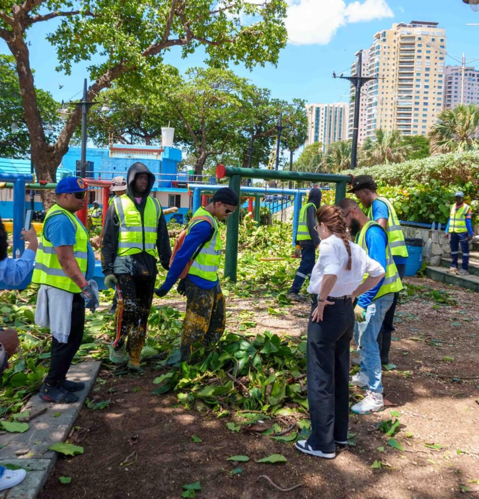 Carolina encabeza operativos de recuperación en Gazcue, el malecón, Ciudad Colonial y Zona Universitaria por fuertes vientos - Noticias de hoy en República Dominicana | De Último Minuto