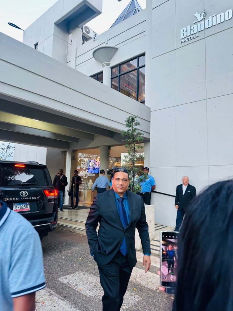 Ante la presencia de familiares y figuras de la vida pública, son velados los restos de Carlos Batista Matos - Noticias de hoy en República Dominicana | De Último Minuto