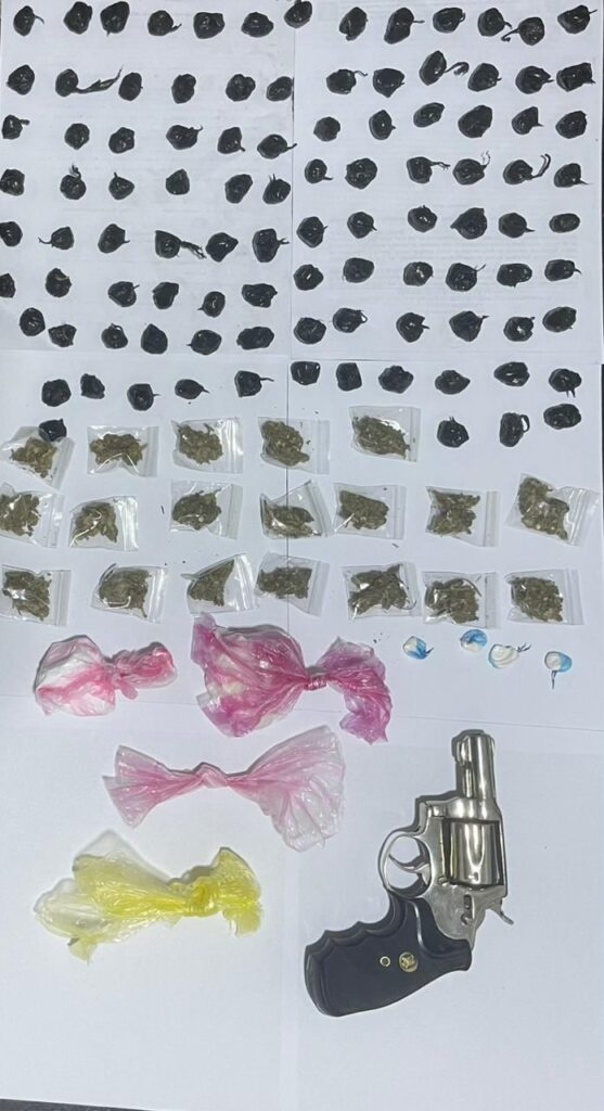 Policía nacional ocupa drogas y arma de fuego en operativo preventivo en La Vega - Noticias de hoy en República Dominicana | De Último Minuto