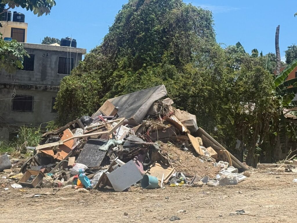 Ante pronóstico de nuevas lluvias, residentes en Las 800 piden al Gobierno una solución real a la cañada - Noticias de hoy en República Dominicana | De Último Minuto