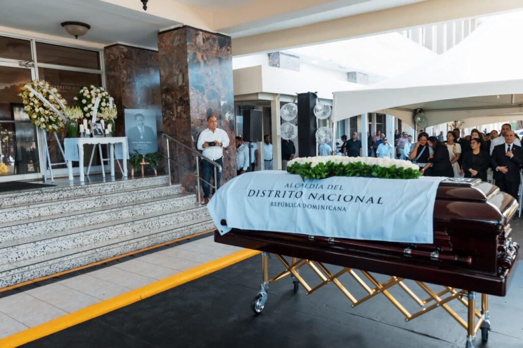 Ayuntamiento del Distrito Nacional rinde honras fúnebres a Carlos Batista - Noticias de hoy en República Dominicana | De Último Minuto