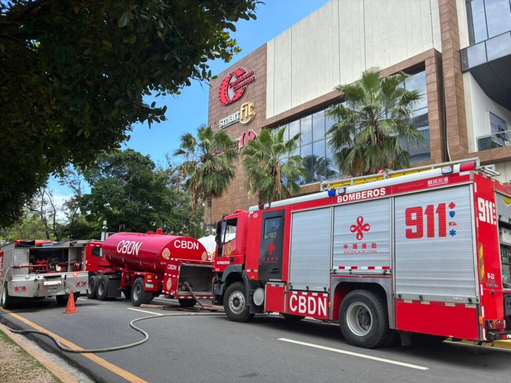 Mantienen cerrada la Av. Núñez de Cáceres por fuga de gas en plaza Down Town Center - Noticias de hoy en República Dominicana | De Último Minuto