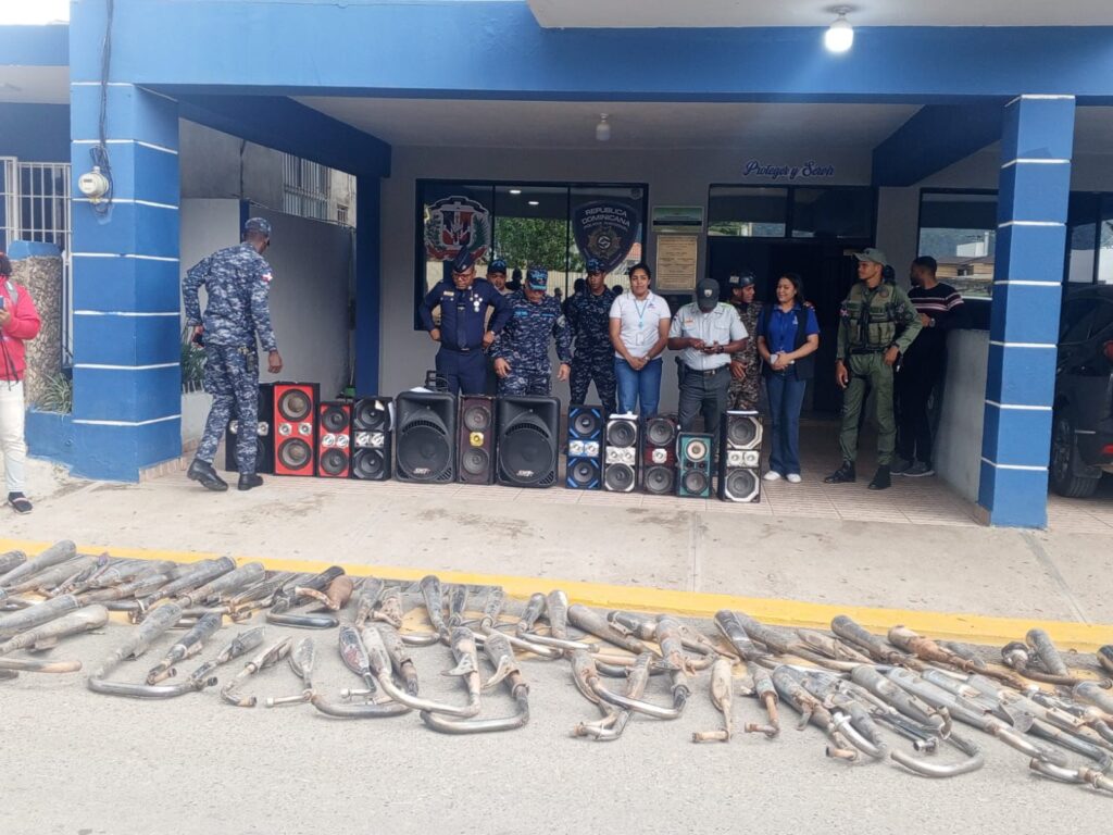 Ocupan mofles y bocinas en operativos preventivos en Constanza - Noticias de hoy en República Dominicana | De Último Minuto